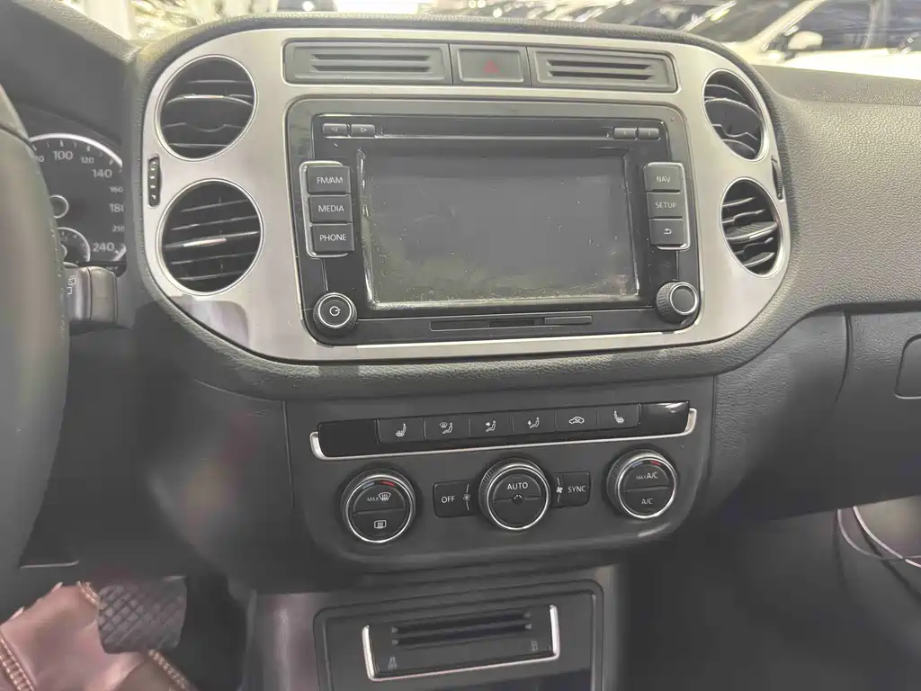 Volkswagen Tiguan — миниатюра 14