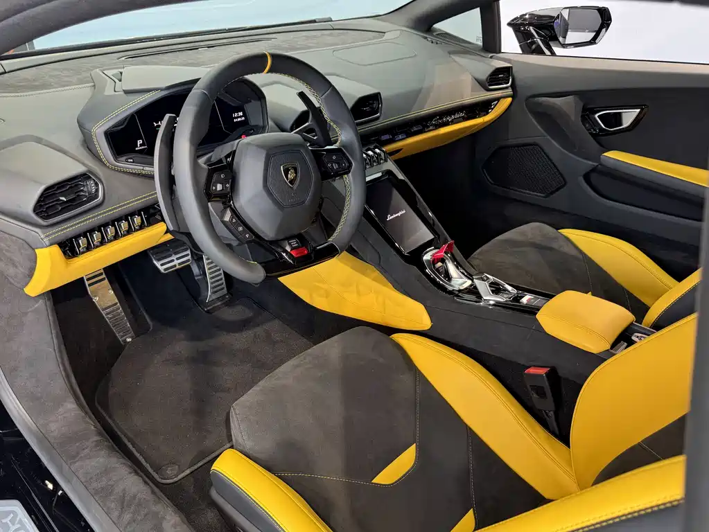 LAMBORGHINI HURACÁN
