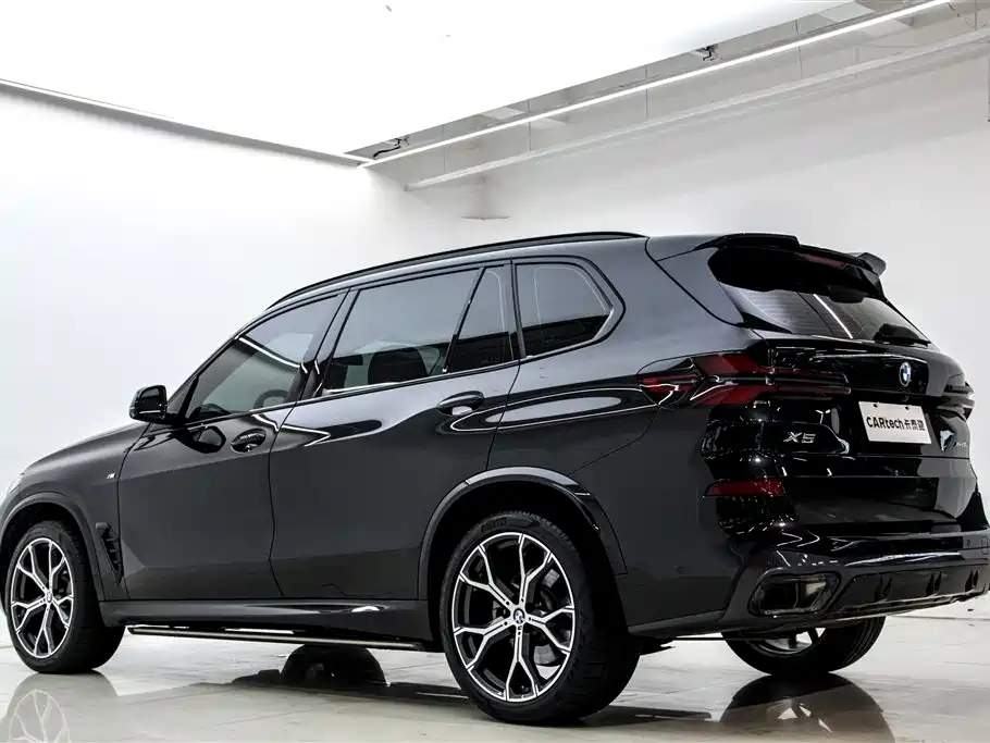 BMW X5 2023 xDrive 30Li Premium M Sport