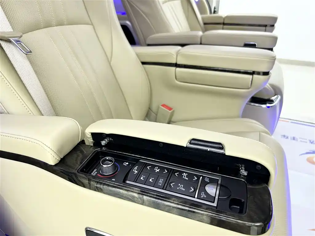 Toyota Granvia 2023 3.5L AT