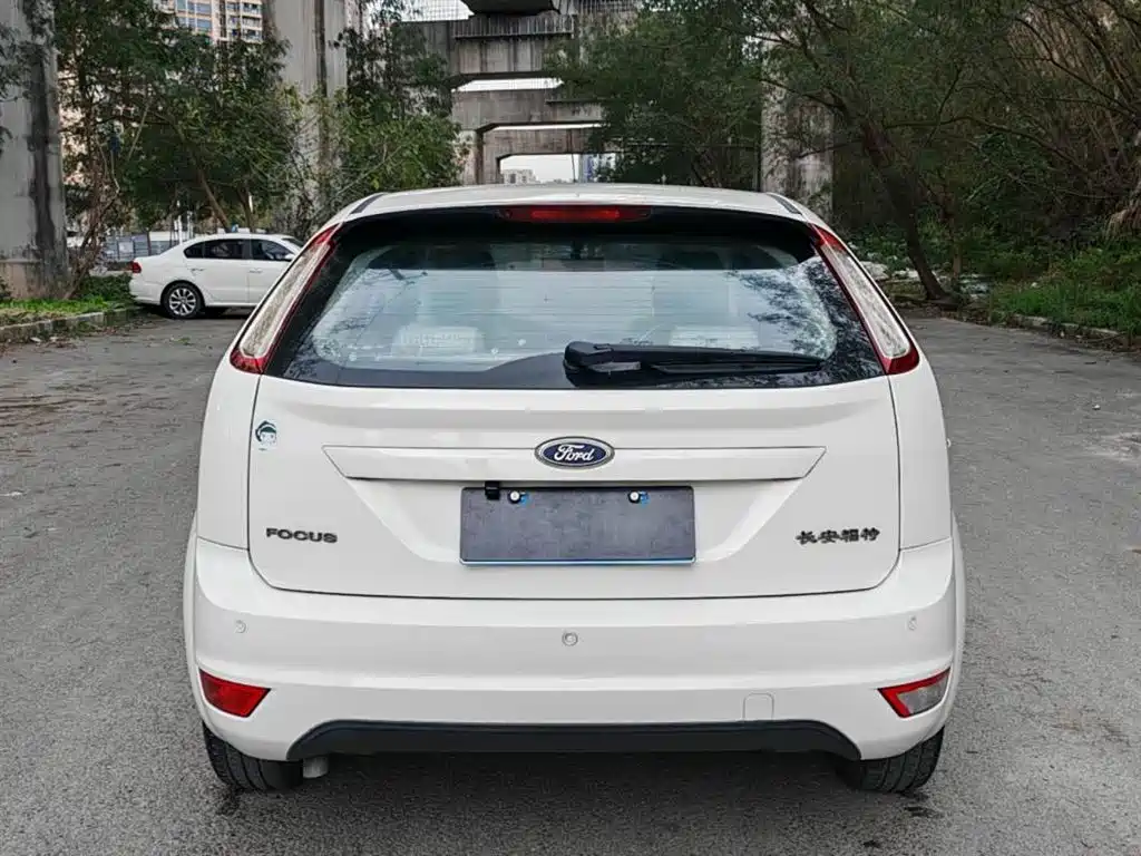 Ford Focus 2013 1.8L AT
