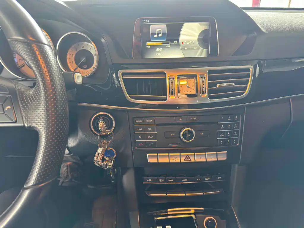 Mercedes-Benz E-Class — миниатюра 13