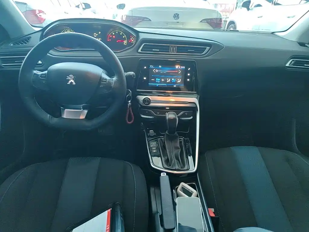 Peugeot 308 — миниатюра 10