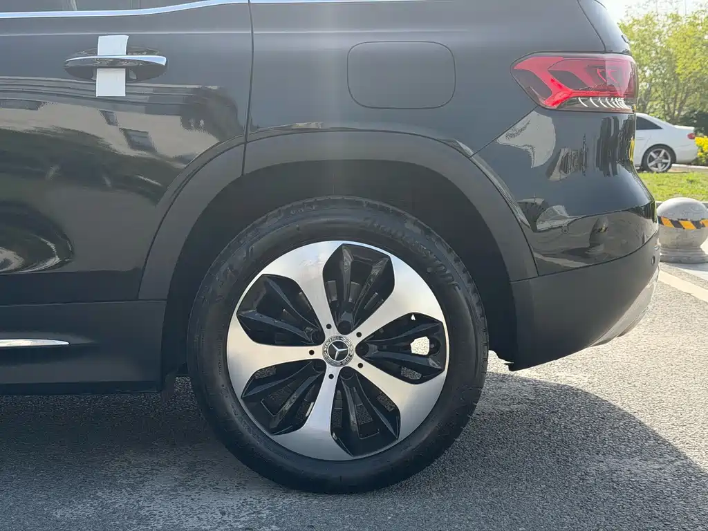 Mercedes-Benz GLB — миниатюра 10