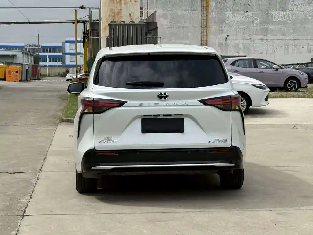 Toyota Sienna — миниатюра 13
