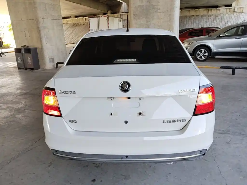 Skoda Rapid — миниатюра 6