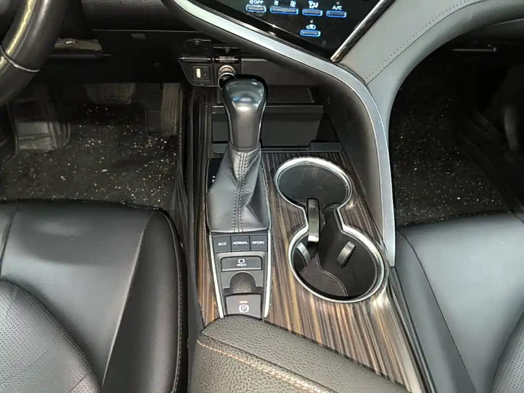 Toyota Camry — миниатюра 14