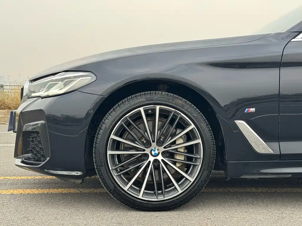 BMW 5 Series — миниатюра 6