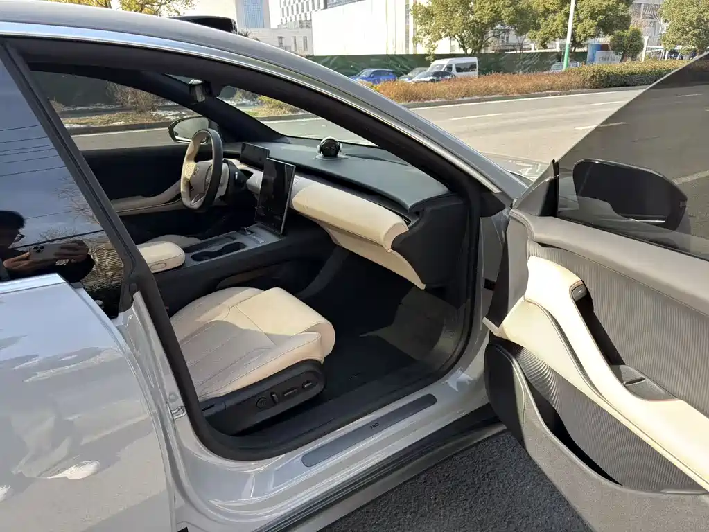 NIO NIO ET5