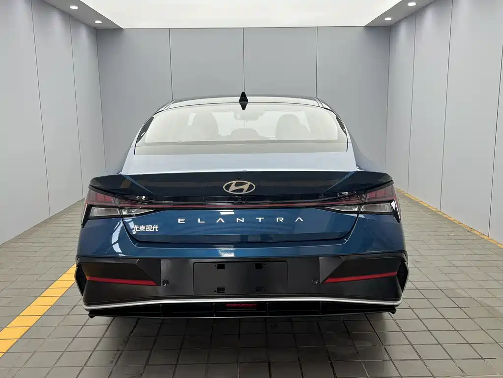 Hyundai Elantra 2023 1.5L CVT TOP Flagship