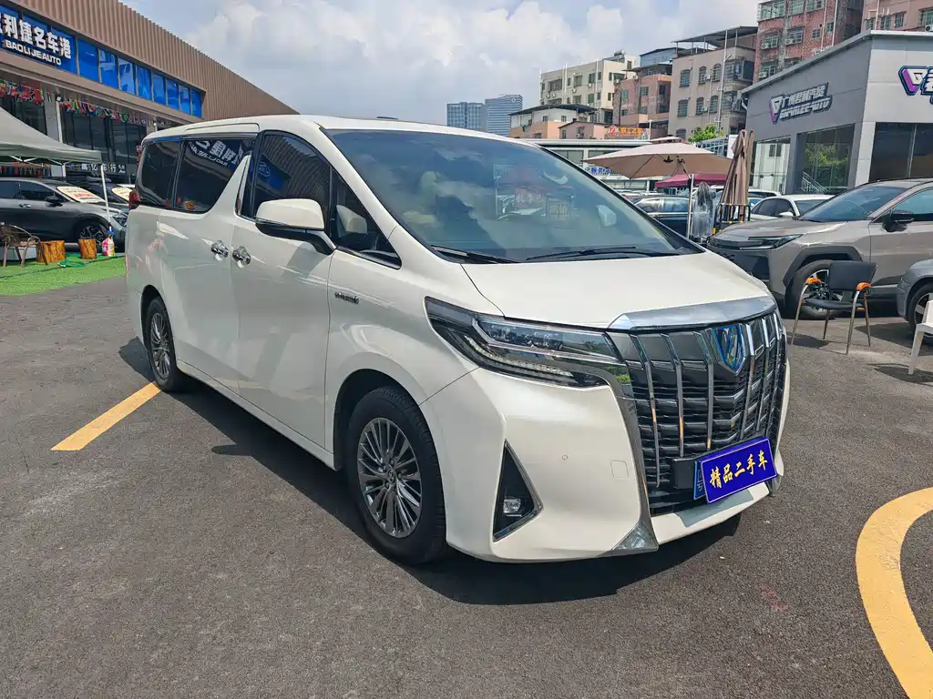 Toyota Alphard — миниатюра 3