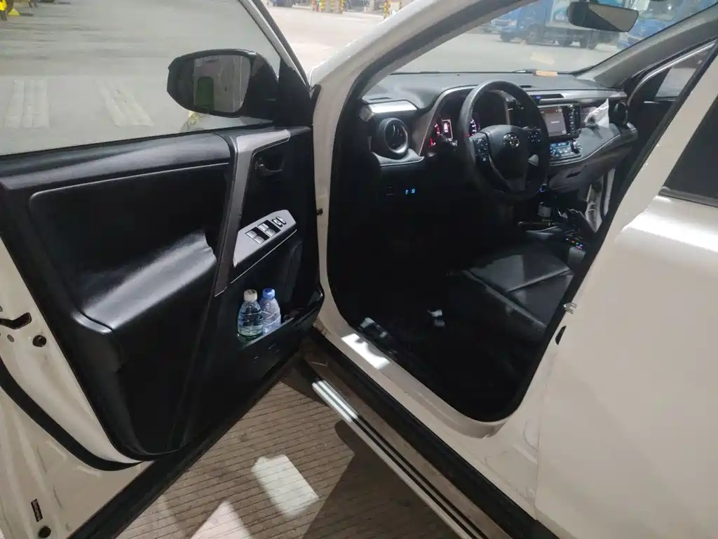 Toyota RAV4 — миниатюра 12