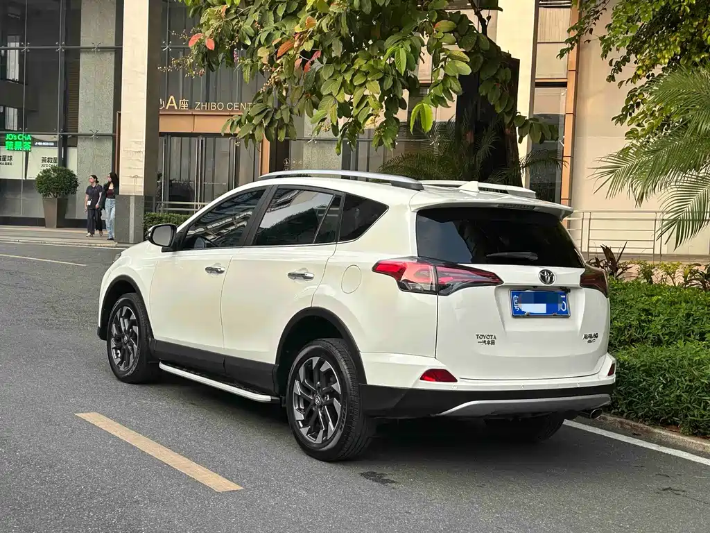 Toyota RAV4 — миниатюра 3