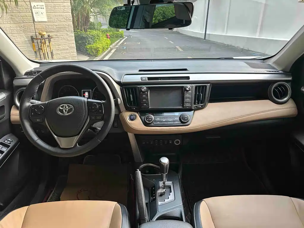 Toyota RAV4 — миниатюра 15