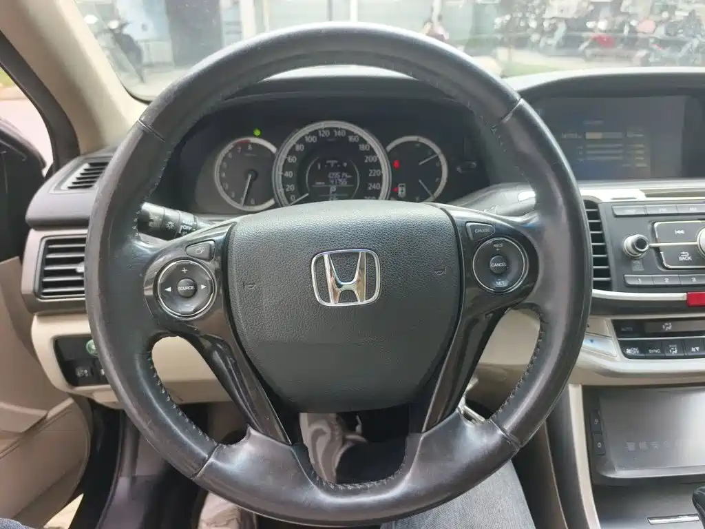Honda Accord — миниатюра 13