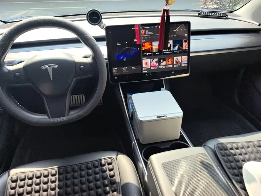 Tesla Model 3 — миниатюра 12