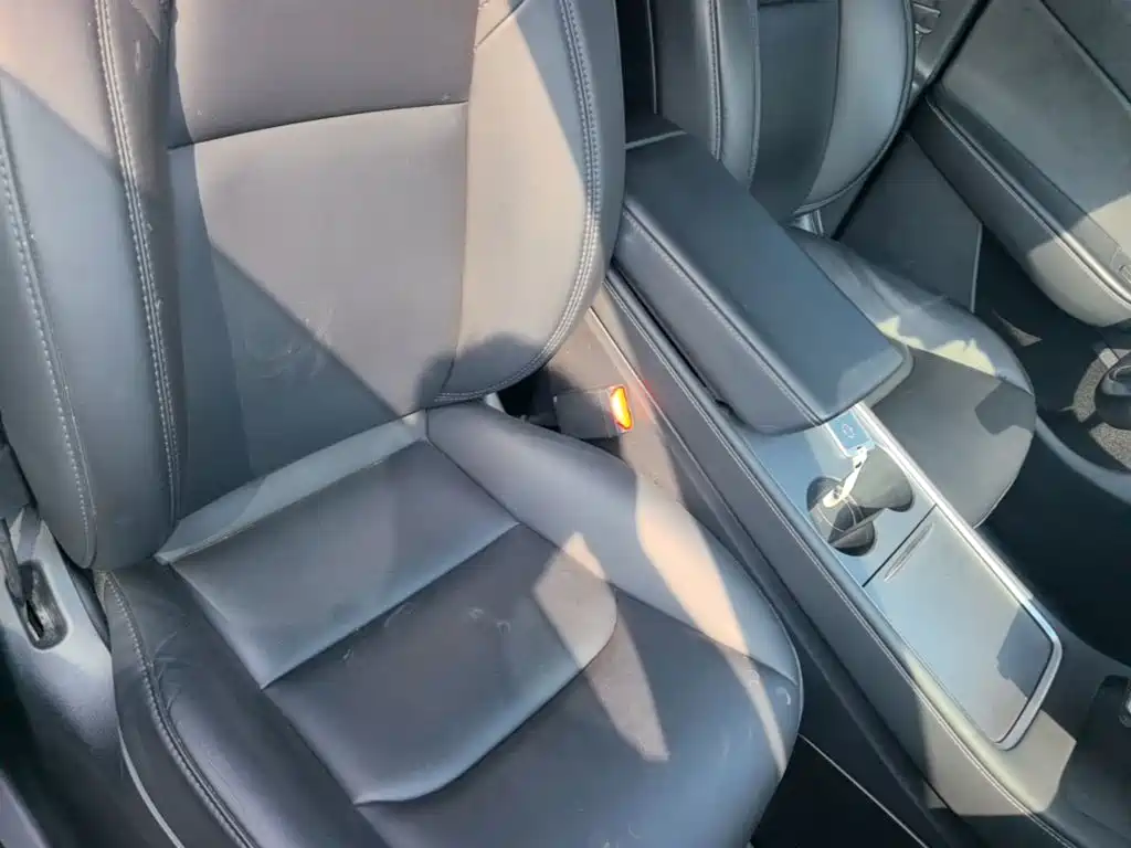 Tesla Model Y — миниатюра 25
