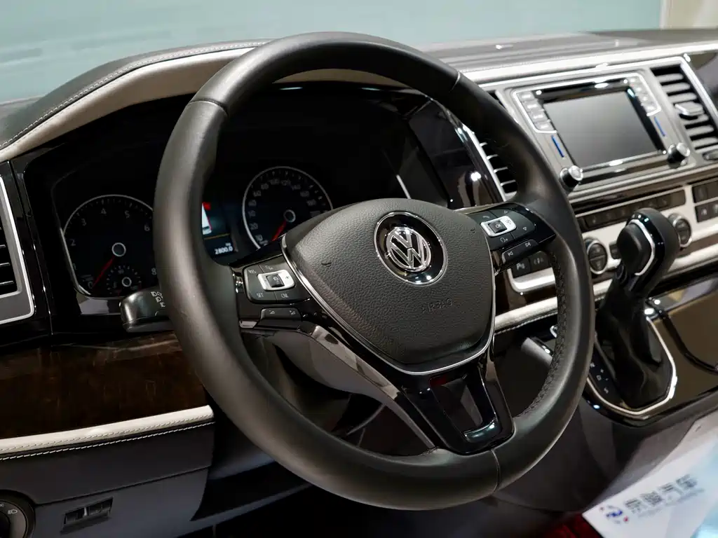 Volkswagen Multivan — миниатюра 3