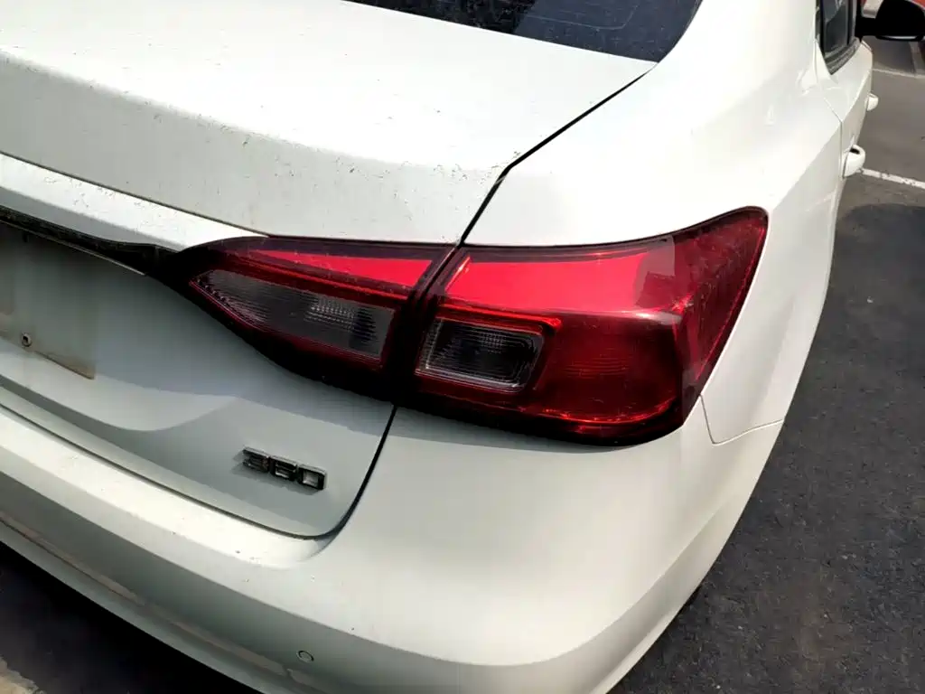 Roewe 360 — миниатюра 8