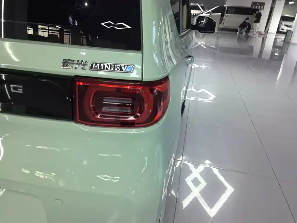 Wuling MINIEV — миниатюра 8