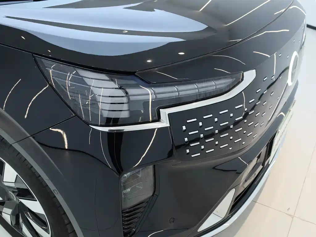 Volvo EM90 — миниатюра 6