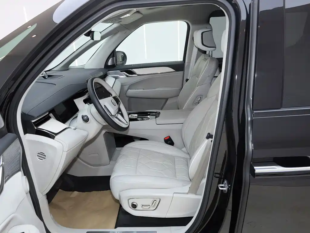 Volvo EM90 — миниатюра 10