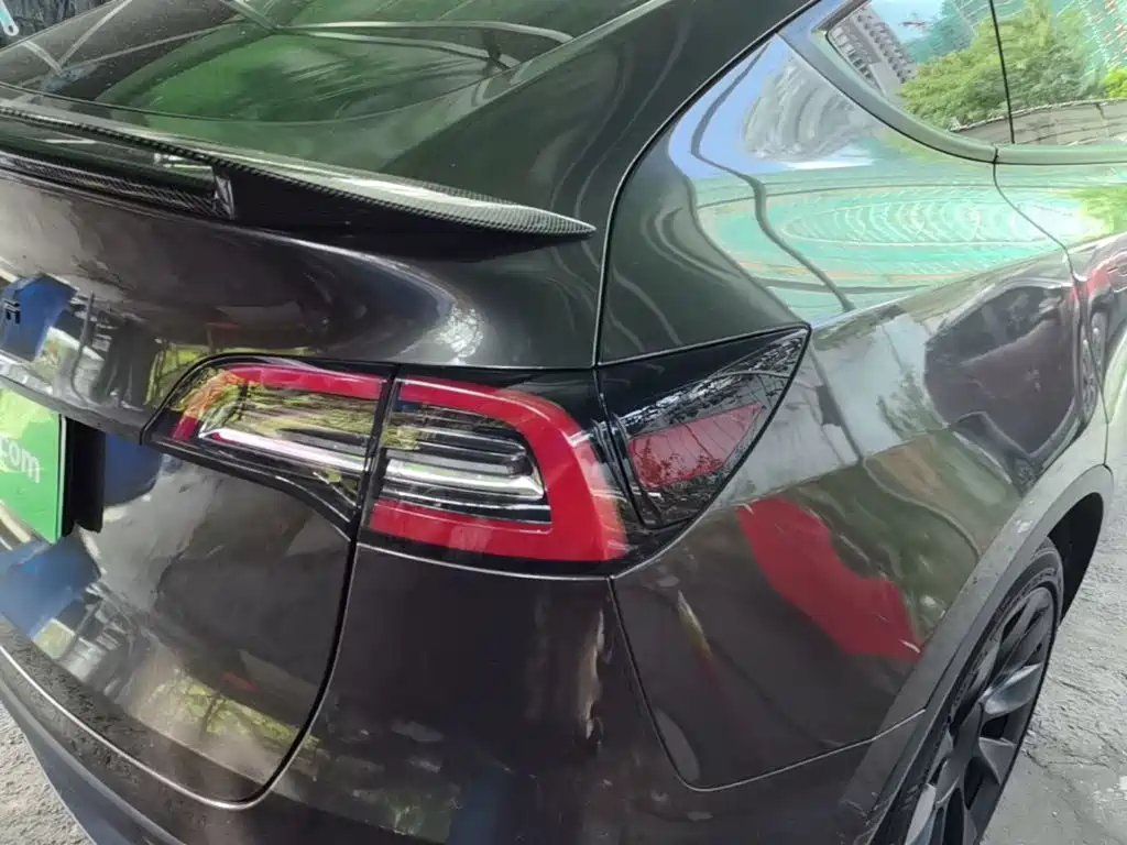 Tesla Model Y — миниатюра 8