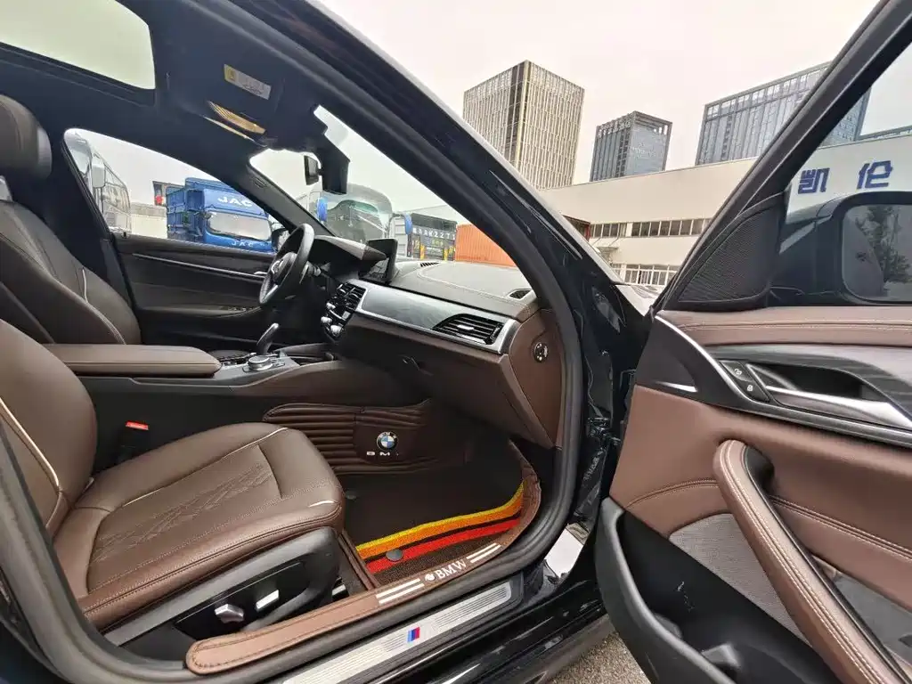 BMW 5 Series — миниатюра 5
