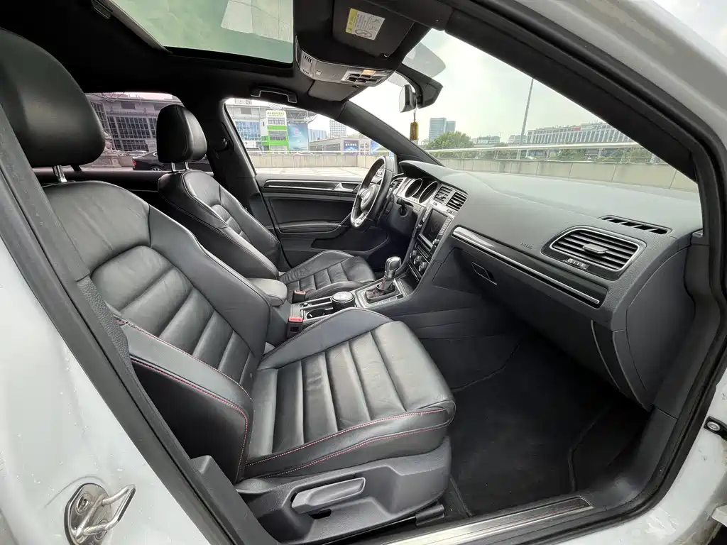 Volkswagen Golf GTI — миниатюра 8