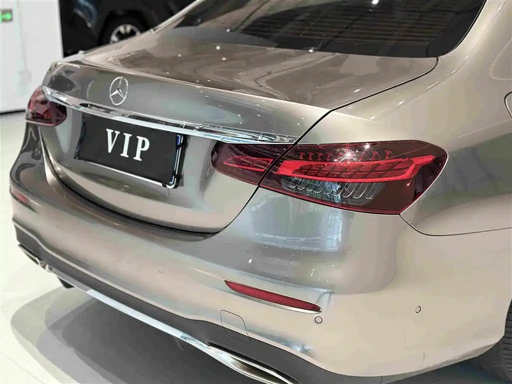 Mercedes-Benz E-Class — миниатюра 23
