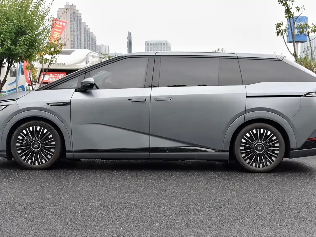 XPeng X9 — миниатюра 2