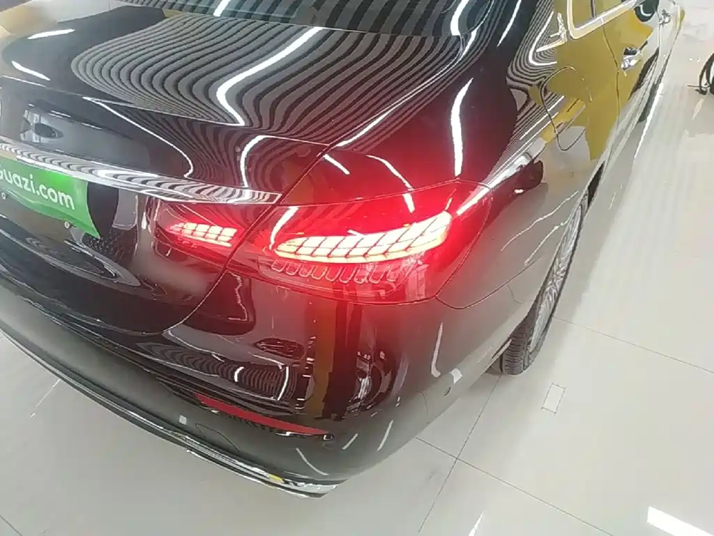 Mercedes-Benz E-Class — миниатюра 8