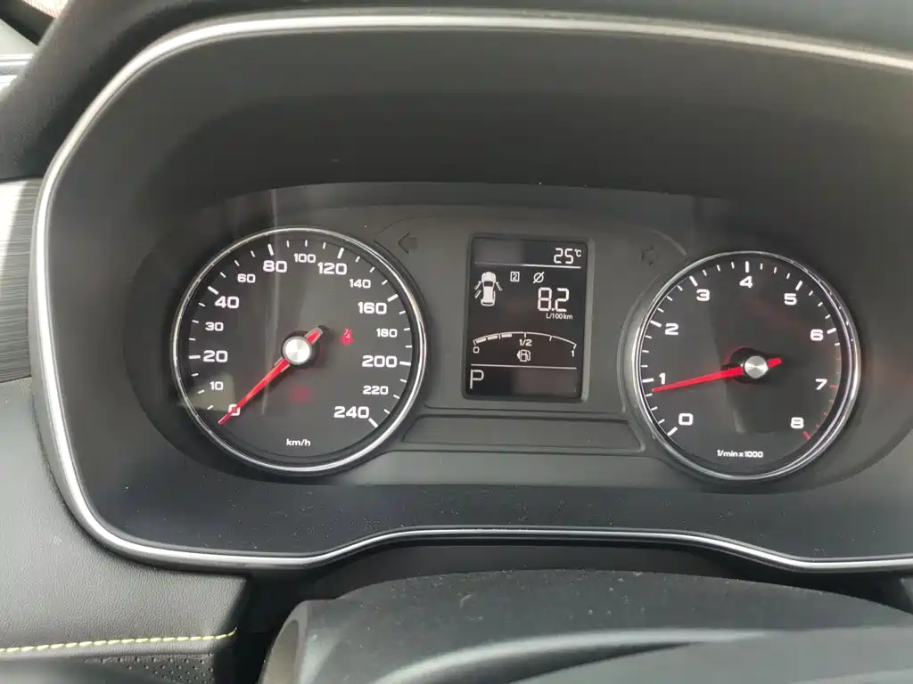 Roewe RX5 — миниатюра 4