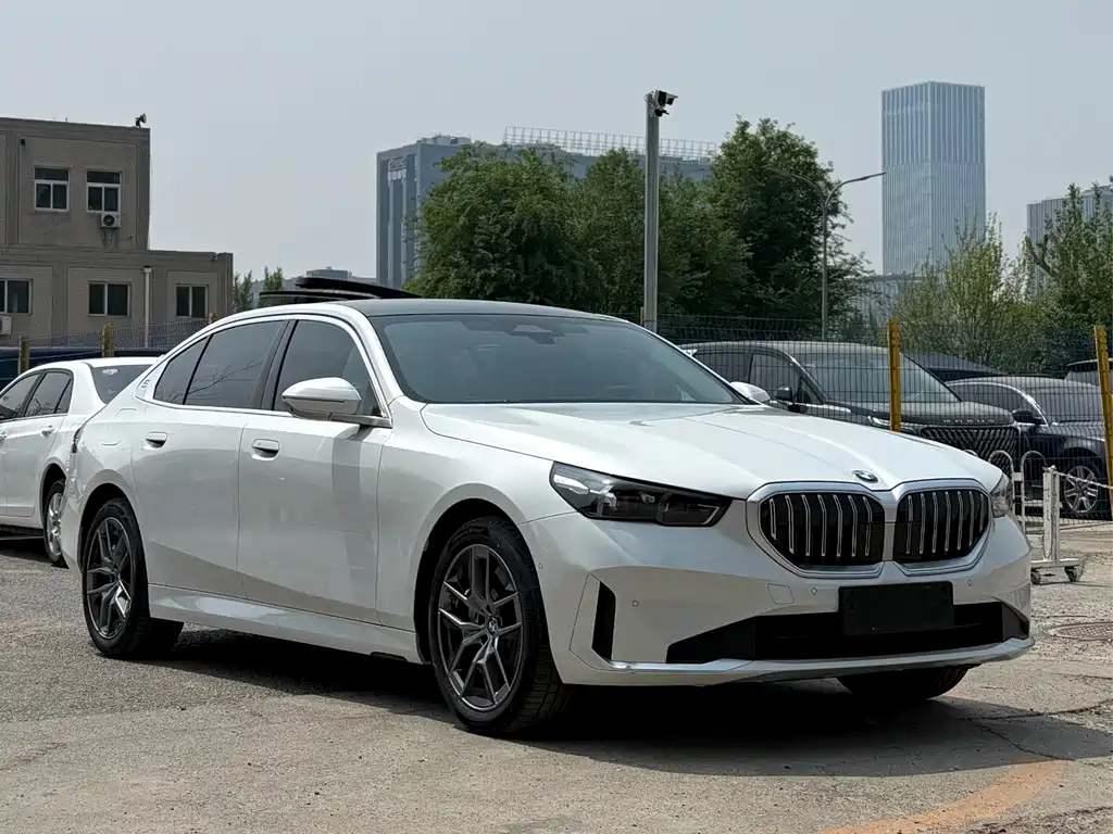 BMW 5 Series — миниатюра 3