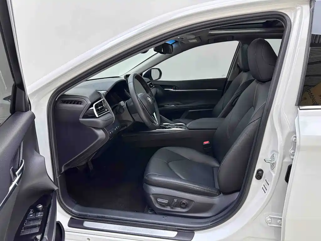 Toyota Camry — миниатюра 8