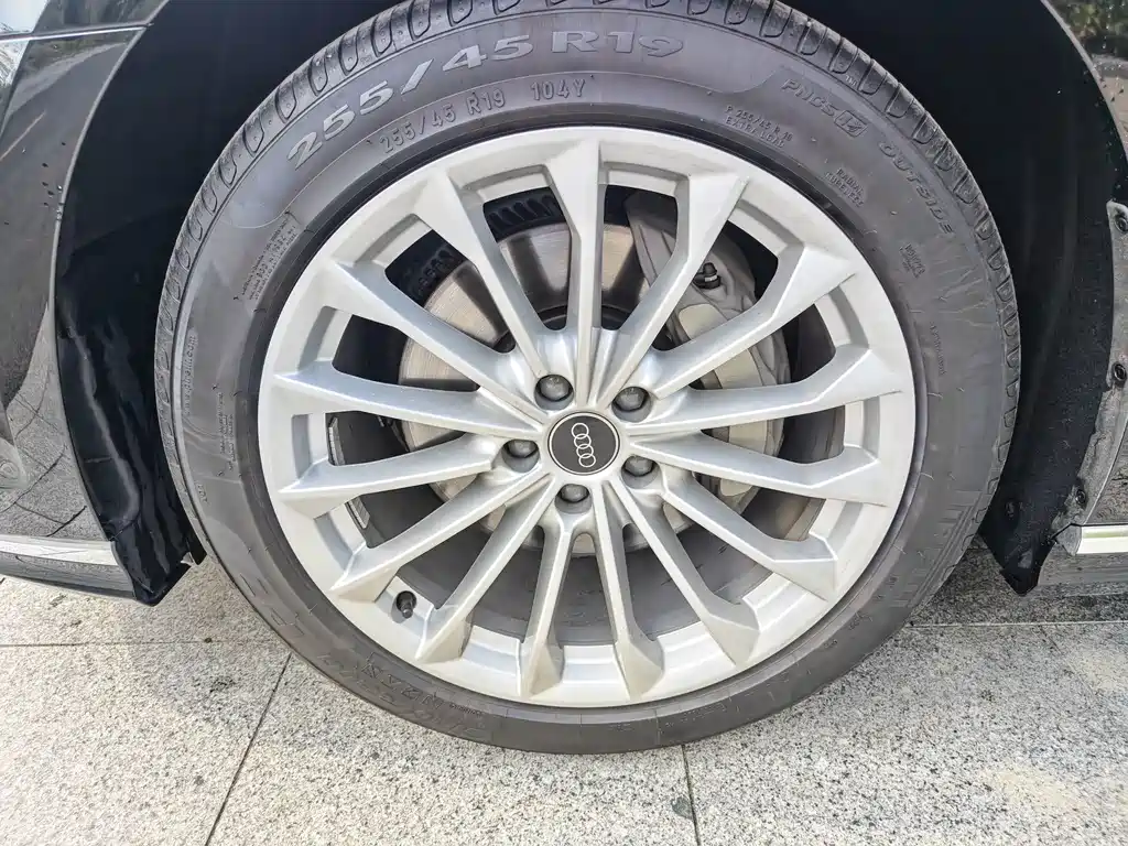 Audi A8 — миниатюра 5