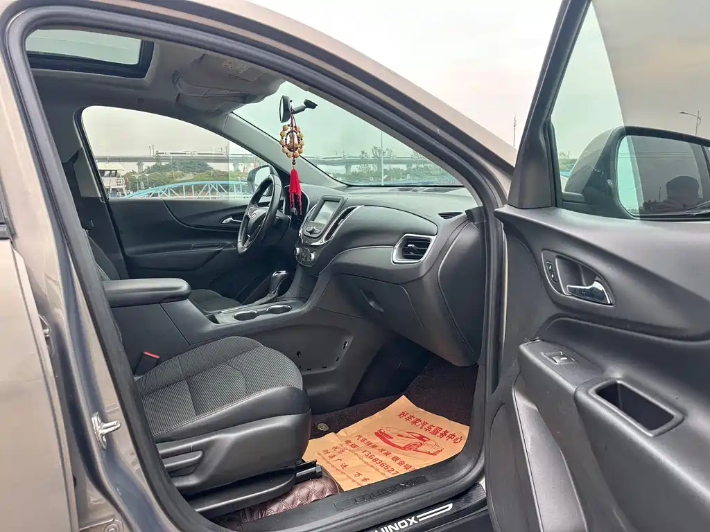 Chevrolet Equinox — миниатюра 12