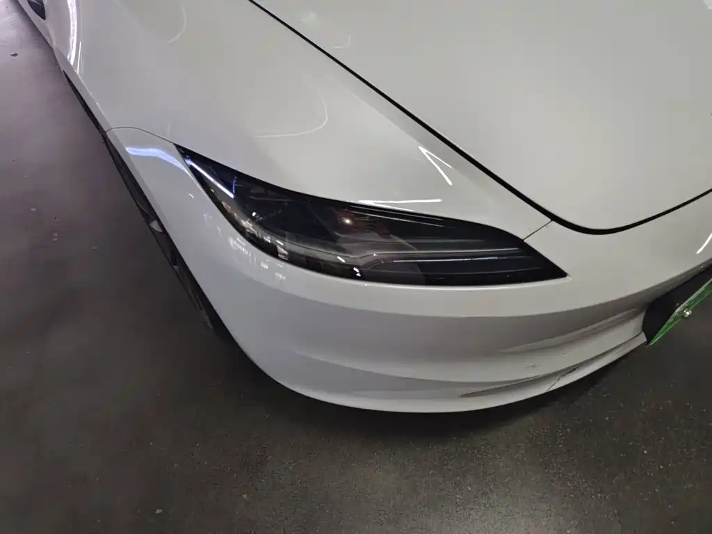 Tesla Model 3 — миниатюра 9