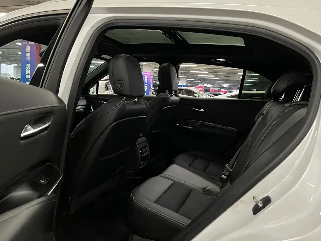 Cadillac XT4 — миниатюра 15