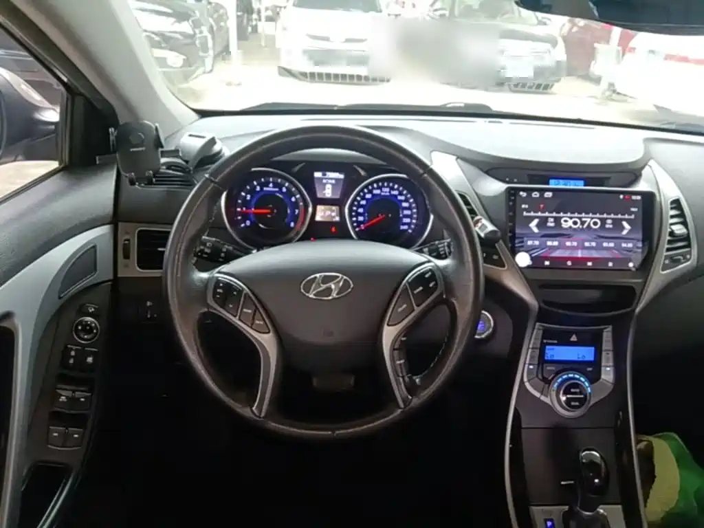 Hyundai Elantra Langdong — миниатюра 11