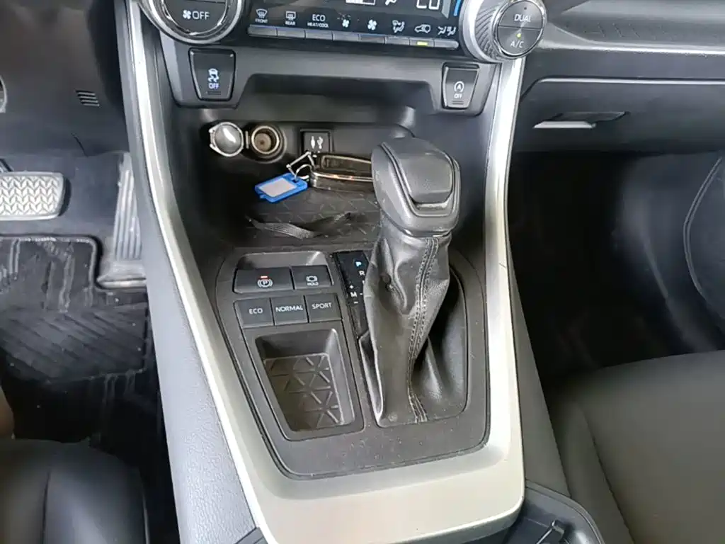 Toyota RAV4 — миниатюра 14