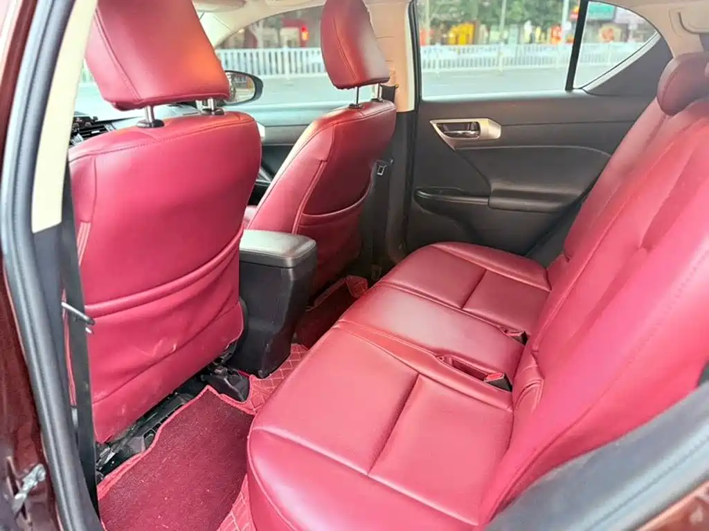 Lexus CT — миниатюра 8