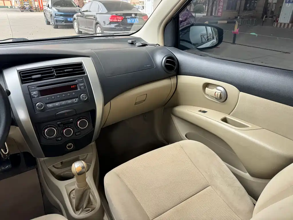 Nissan Livina — миниатюра 9