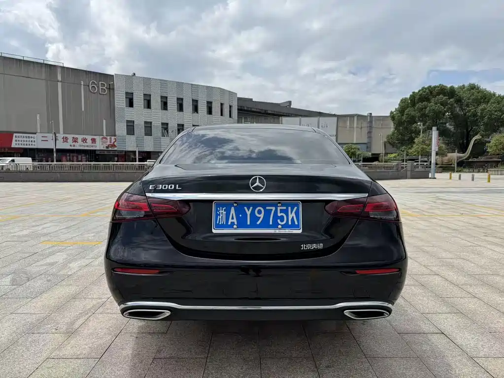 Mercedes-Benz E-Class — миниатюра 5