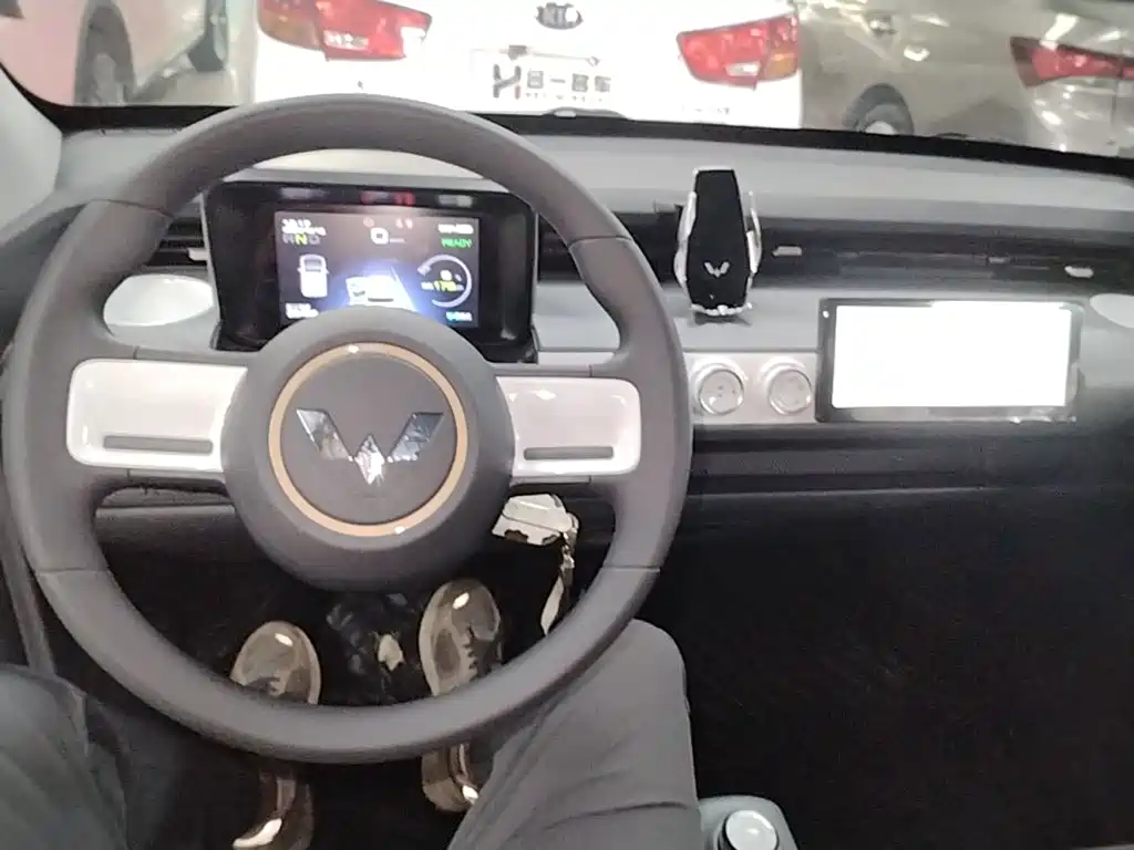 Wuling MINIEV — миниатюра 10