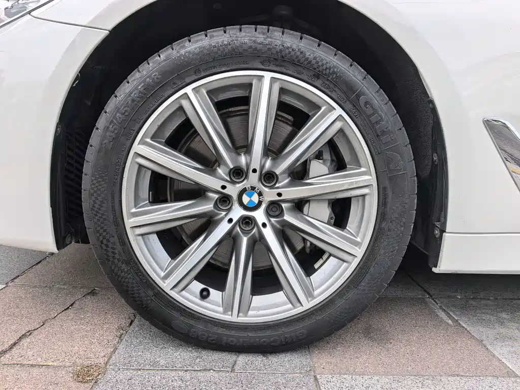 BMW 5 Series — миниатюра 20