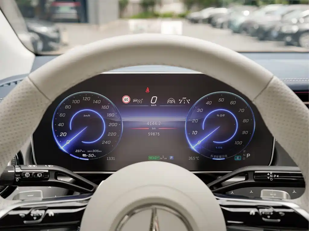 Mercedes-Benz EQE SUV — миниатюра 9