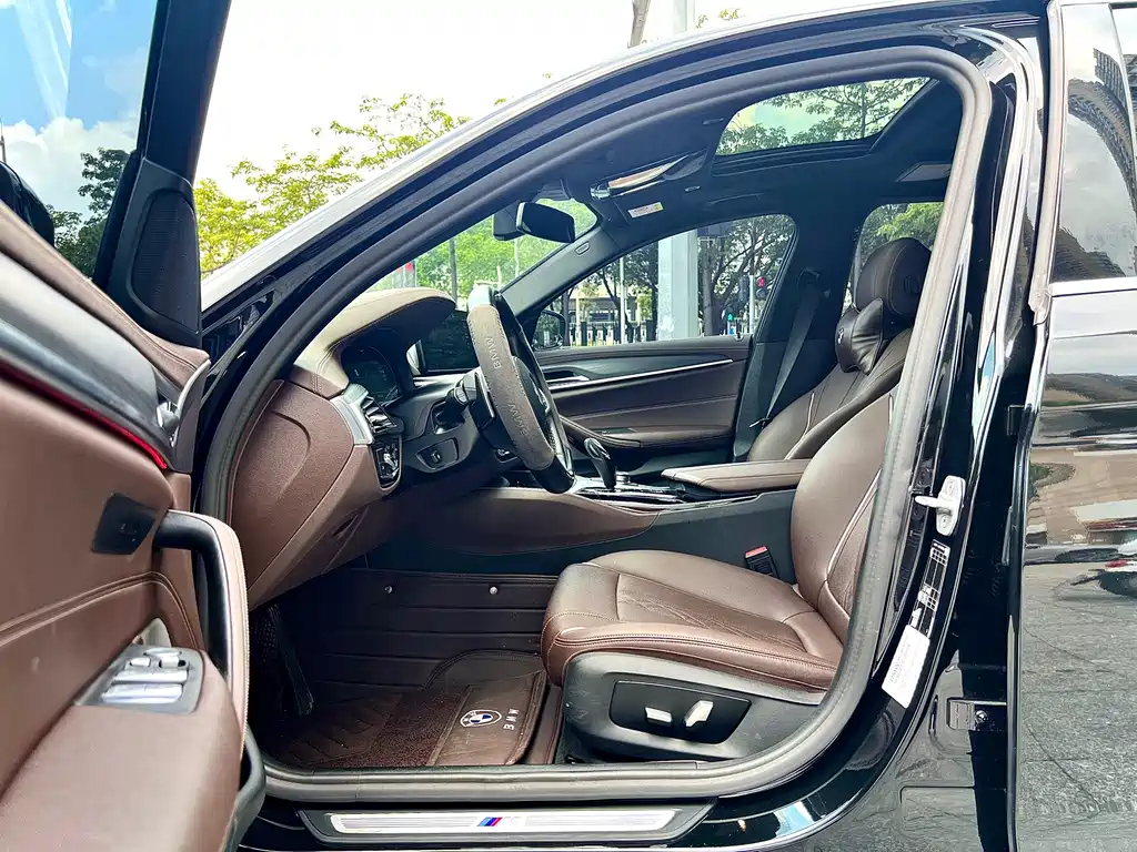 BMW 5 Series — миниатюра 4