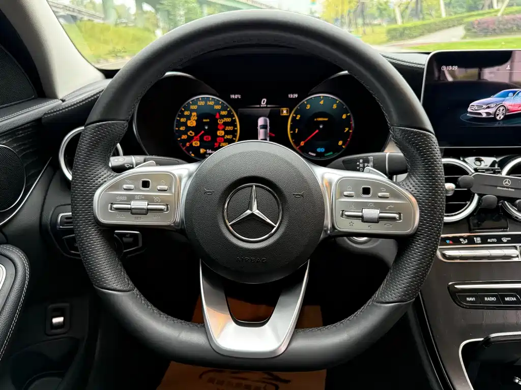 Mercedes-Benz C-Class — миниатюра 12