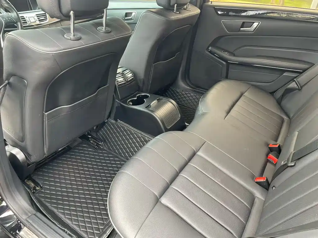 Mercedes-Benz E-Class — миниатюра 8